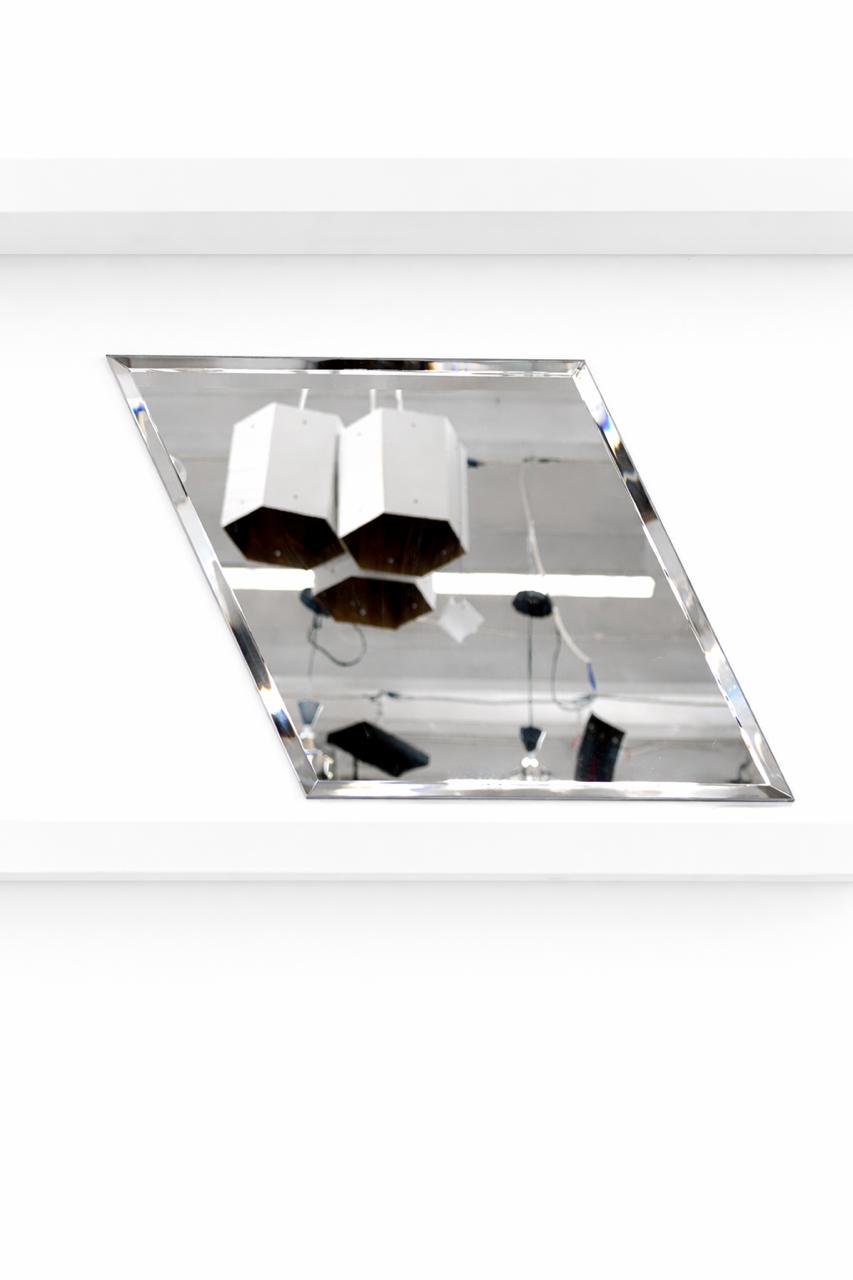 თვითწებადი დეკორატიული სარკე ფიგურა;18სმX18სმ (1-47)